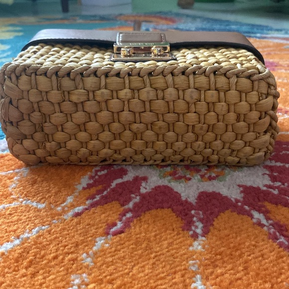 Michael Kors Brown leather and basket weave shoulder bag - Picture 3 of 6